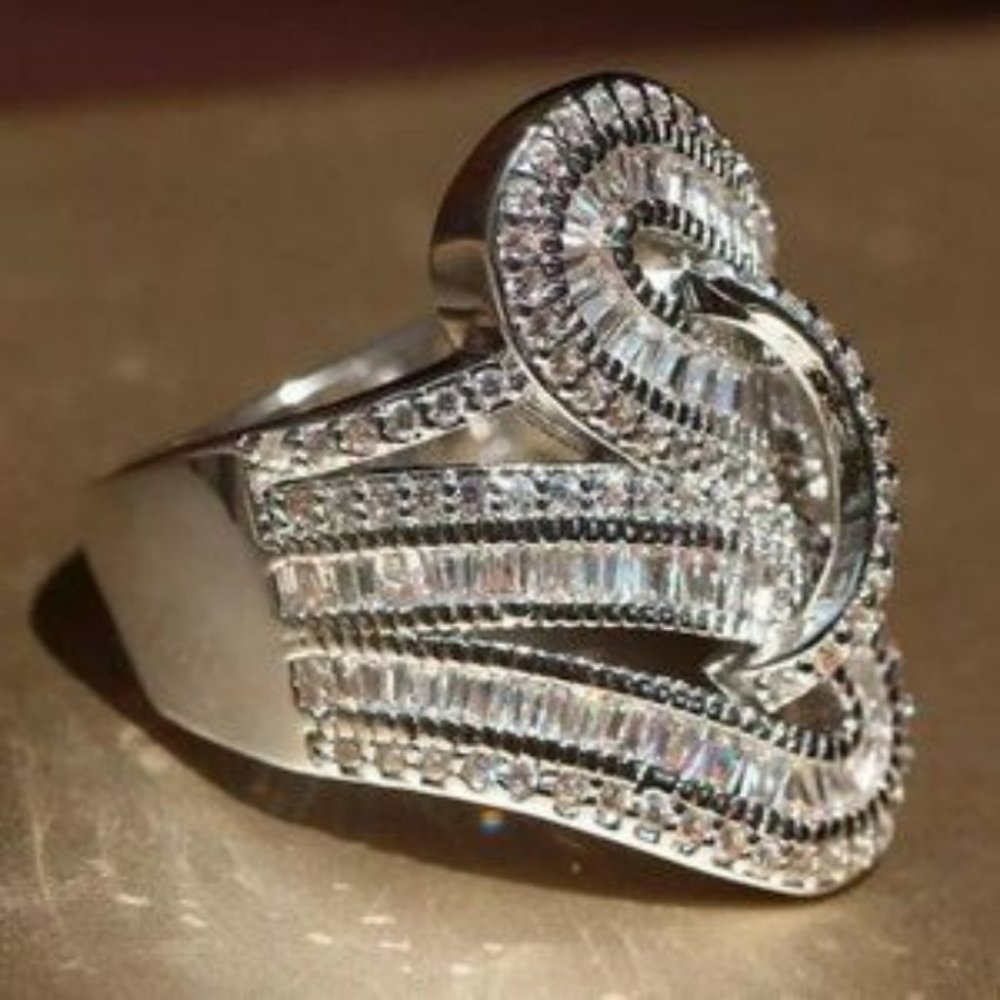 **5.6 CT Silver Baguette Round Diamond Ring - Picture 2 of 3